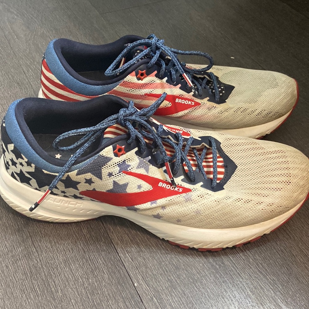 Brooks womens size 11 shoes. Red,White and Blue.  Stars and Stripes design.